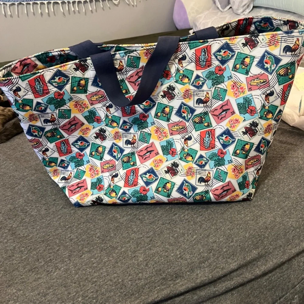 Vera Bradley Large Cuban Stamps Tote. EUC